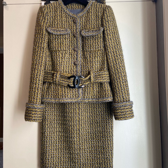 Chanel Tweed Jacket and Skirt Set Rare 2017 Collection - Picture 2 of 14